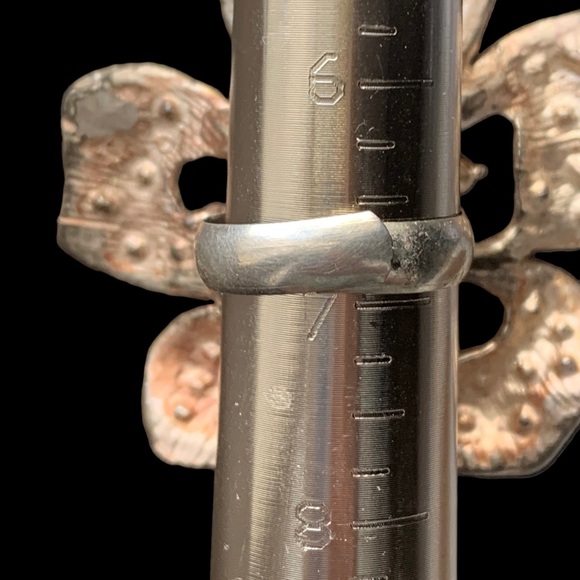 Vintage Large Metal Flower Ring Iridescent Crystals Faux Pearl Center Jewelry - Picture 8 of 11